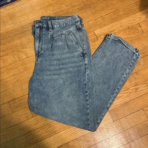 American Eagle Jeans (Mom Jeans)